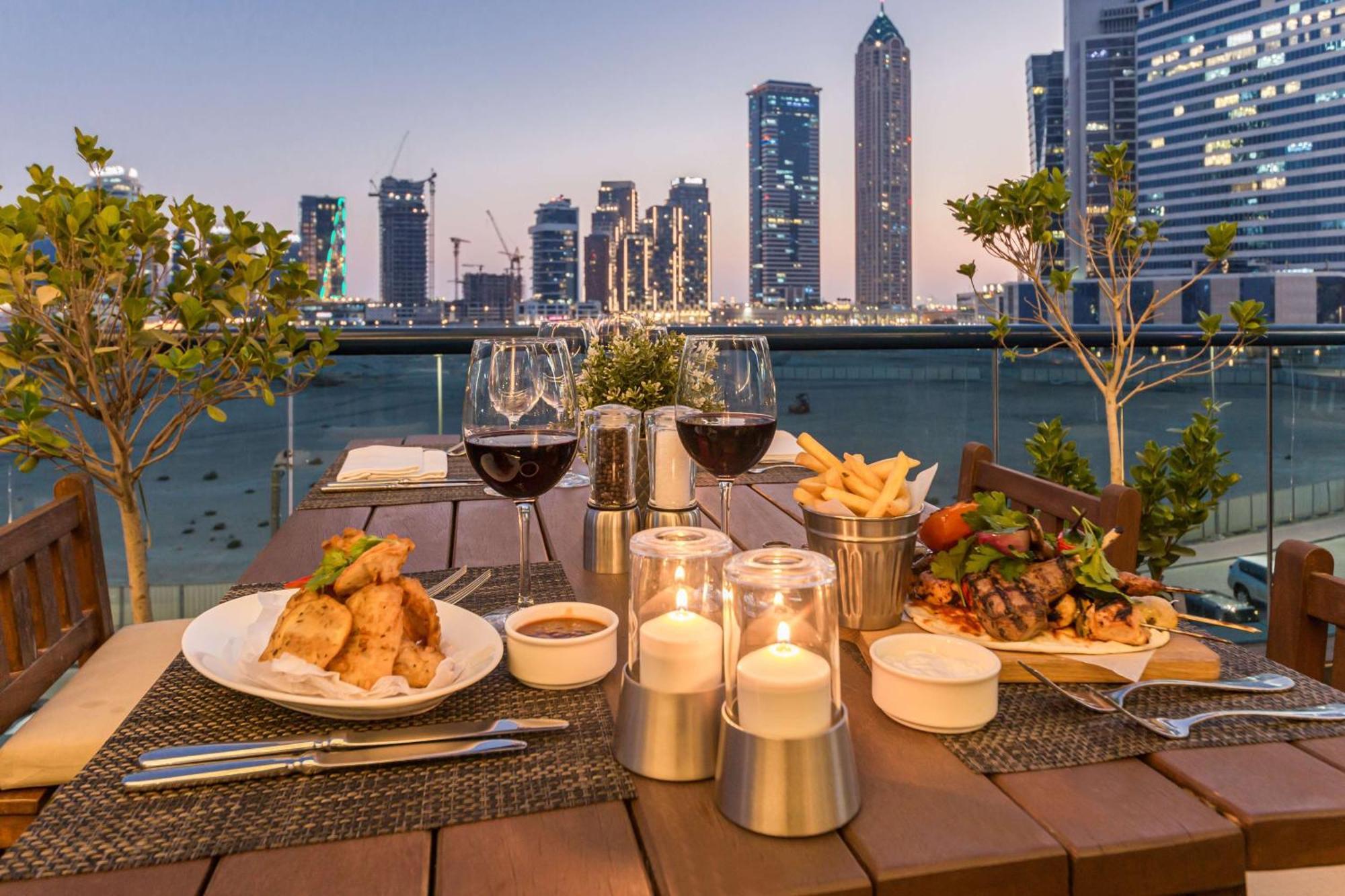 Radisson Blu Hotel, Dubai Waterfront Eksteriør bilde